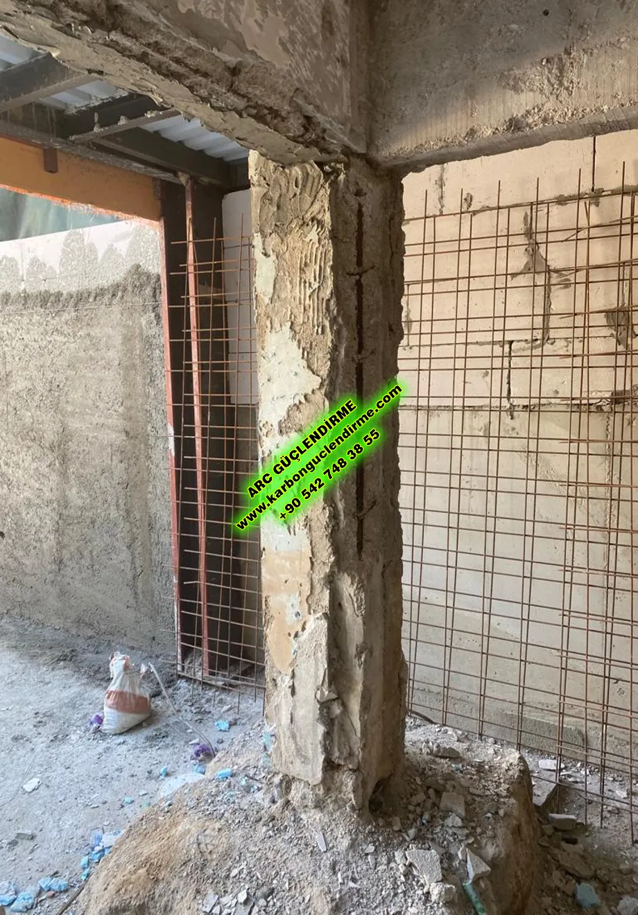 ARC Beton Güçlendirme, kolon ve kirişleri CFRP (Karbon Elyaf Takviyeli Polimer) elyafı ile güçlendirerek yapıların dayanıklılığını artırır. FRP elyafı, binanın taşıyıcı gücünü ve deprem direncini yükseltir.